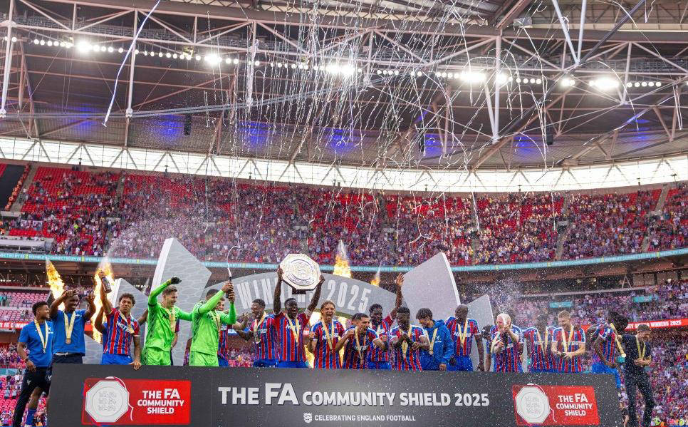 开云中国网站-利物浦加时末段内部沟通，志在社区盾名次提升，话题不断，更衣室氛围转暖的简单介绍